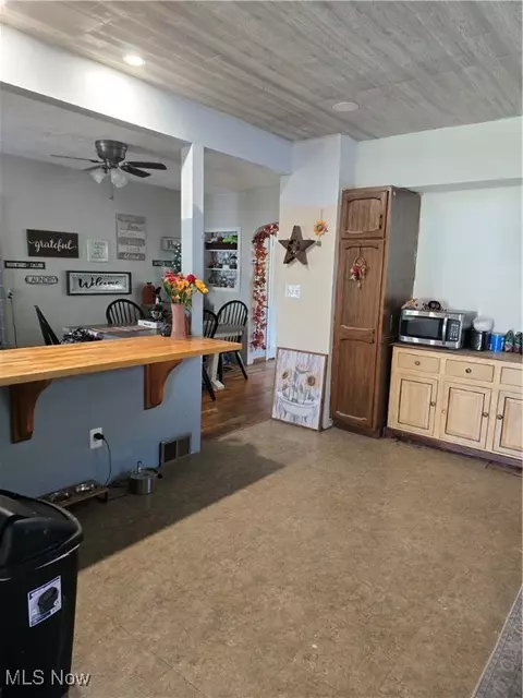 Entry Way - 382 Columbus St, Elyria, OH 44035 photo 5 of 6