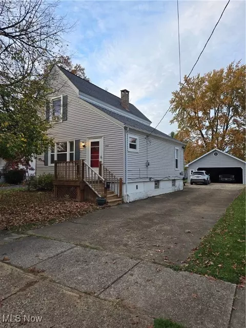 382 Columbus St, Elyria, OH 44035