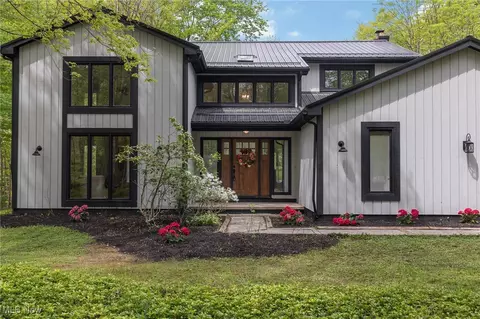 17130 Abbey Rd, Chagrin Falls, OH 44023