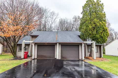 1344 Castillion Dr, Howland, OH 44484