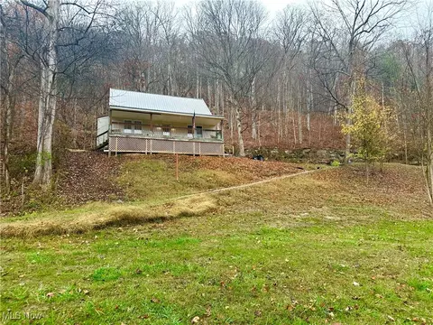 55 Creekside Ln, Saint Marys, WV 26170