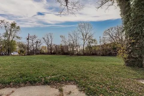 13614 Glenside Rd, Cleveland, OH 44110