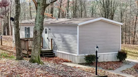 983 SE Wainwright Rd, New Philadelphia, OH 44663