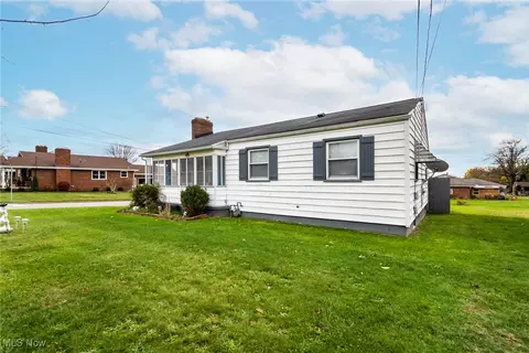 311 Park Dr, Campbell, OH 44405