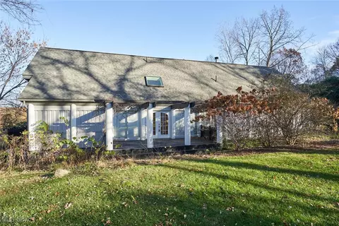 884 Merridge Rd, Akron, OH 44313
