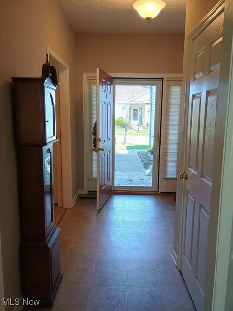 103 Richmond Ct, Elyria, OH 44035 photo 3
