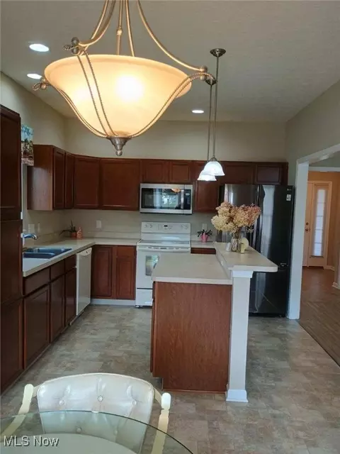 103 Richmond Ct, Elyria, OH 44035 photo 9