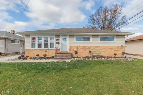 10144 Valley Forge Dr, Parma Heights, OH 44130