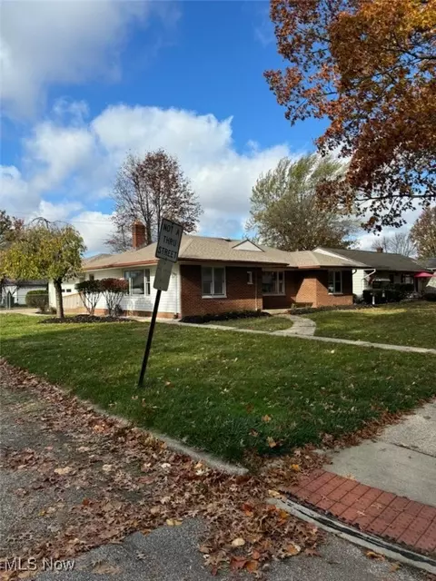 6884 Oakwood Rd, Parma Heights, OH 44130