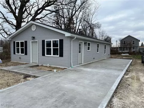 363 Warden Ave, Elyria, OH 44035