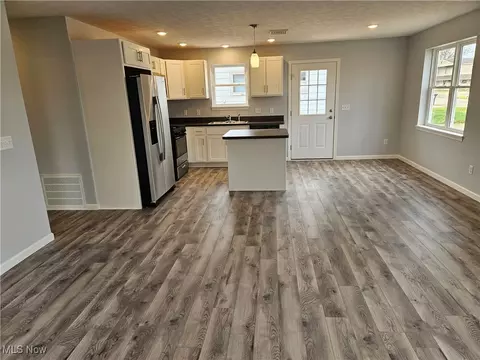 Living - 363 Warden Ave, Elyria, OH 44035 photo 1 of 1
