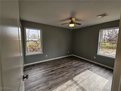 Bedroom - 363 Warden Ave, Elyria, OH 44035 photo 3 of 4