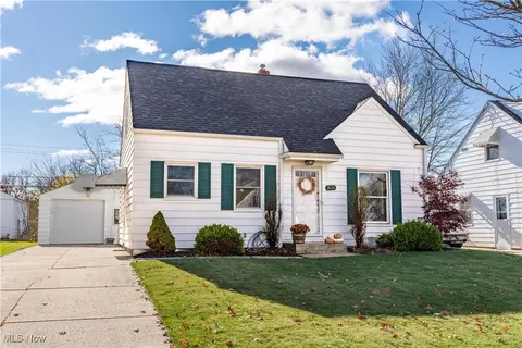 2432 Shaw Ave, Cuyahoga Falls, OH 44223