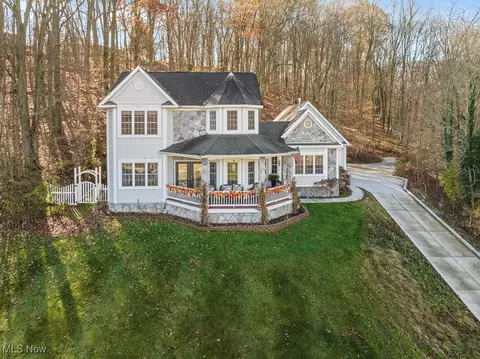 207 W Mohawk Dr, Malvern, OH 44644 photo 3