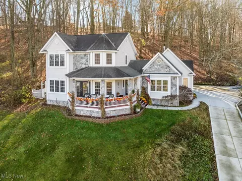 207 W Mohawk Dr, Malvern, OH 44644