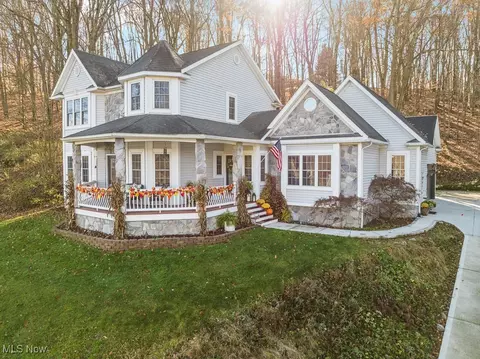 207 W Mohawk Dr, Malvern, OH 44644 photo 2