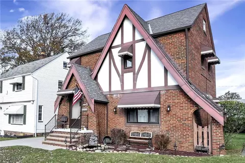 7716 Deerfield Dr, Parma, OH 44129