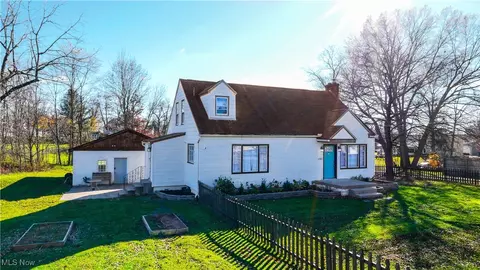 6304 Ash St, Atwater, OH 44201