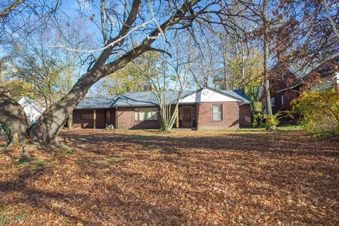 1655 5th Ave, Youngstown, OH 44504