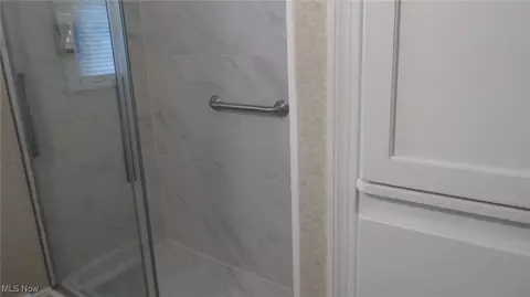 Bath - 2542 Carson Rd, Fairlawn, OH 44333 photo 2 of 3