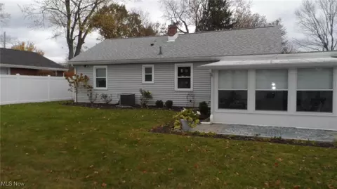 Exterior - 2542 Carson Rd, Fairlawn, OH 44333 photo 6 of 7