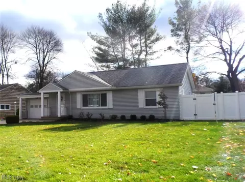 Exterior - 2542 Carson Rd, Fairlawn, OH 44333 photo 2 of 7