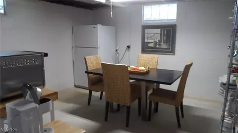 Dining - 2542 Carson Rd, Fairlawn, OH 44333 photo 2 of 2