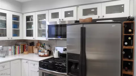 Kitchen - 2542 Carson Rd, Fairlawn, OH 44333 photo 2 of 3