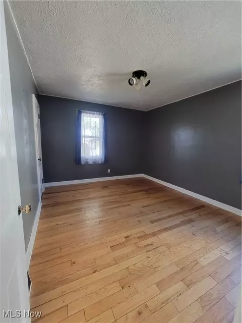 406 Cambridge Ave, Elyria, OH 44035 photo 4