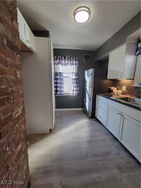406 Cambridge Ave, Elyria, OH 44035 photo 5