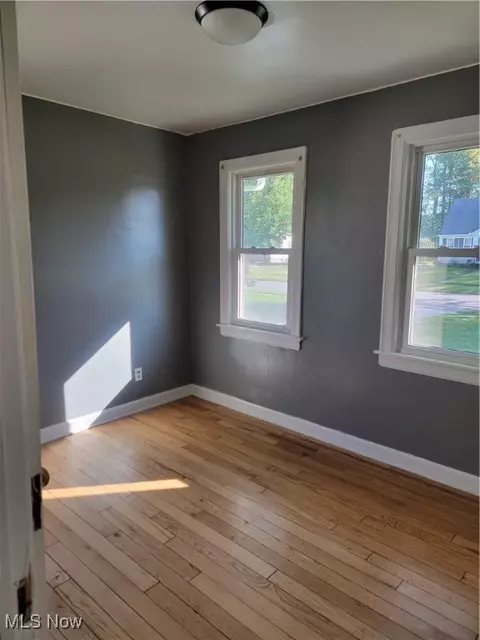 406 Cambridge Ave, Elyria, OH 44035 photo 3