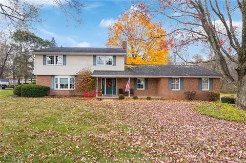 5765 Wiclif St NE, Canton, OH 44721
