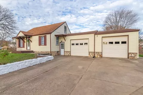 2102 Brownlee Ave NE, Canton, OH 44705
