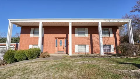 11 Manor Dr, Cambridge, OH 43725