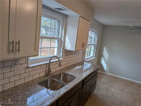 5758 Beech Dr, Mentor On The Lake, OH 44060 photo 2