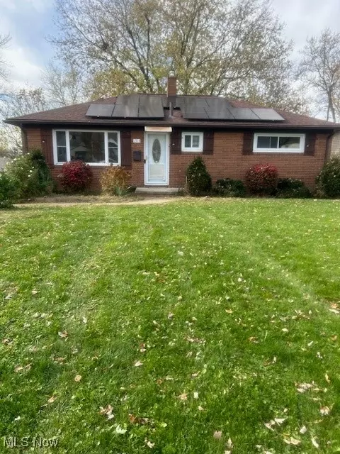 1314 Valley Dr NW, North Canton, OH 44720