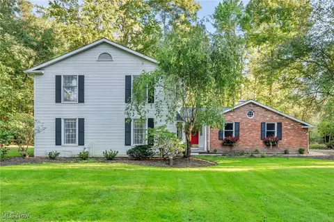 7867 S Riverside Dr, Aurora, OH 44202