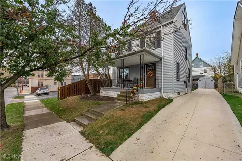 1421 Gridley St, Lakewood, OH 44107