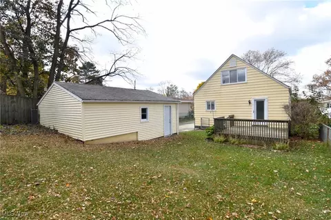 Exterior - 1541 Hyde Park Ave, Akron, OH 44310 photo 8 of 9