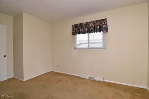 Bedroom - 1541 Hyde Park Ave, Akron, OH 44310 photo 5 of 10