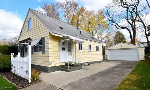 Exterior - 1541 Hyde Park Ave, Akron, OH 44310 photo 3 of 9
