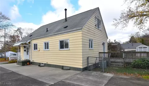 Exterior - 1541 Hyde Park Ave, Akron, OH 44310 photo 7 of 9