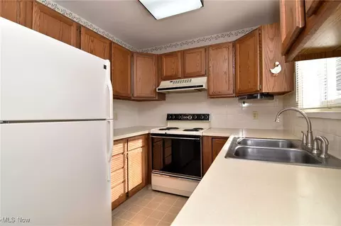 Kitchen - 1541 Hyde Park Ave, Akron, OH 44310 photo 1 of 4