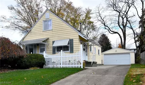 Exterior - 1541 Hyde Park Ave, Akron, OH 44310 photo 2 of 9