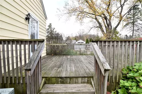Exterior - 1541 Hyde Park Ave, Akron, OH 44310 photo 5 of 9