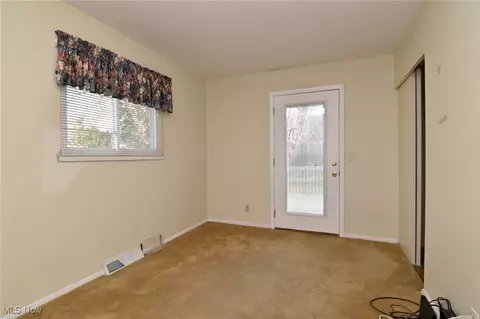 Bedroom - 1541 Hyde Park Ave, Akron, OH 44310 photo 4 of 10