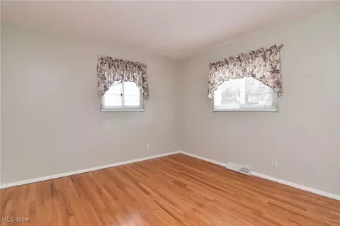 Bedroom - 1541 Hyde Park Ave, Akron, OH 44310 photo 1 of 10