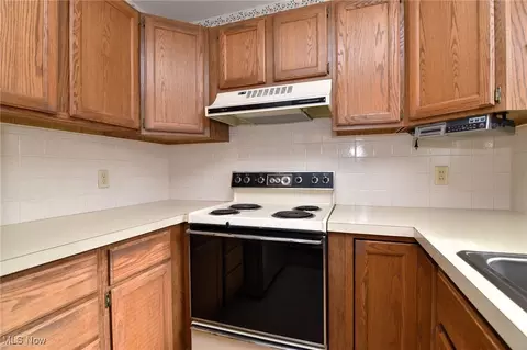 Kitchen - 1541 Hyde Park Ave, Akron, OH 44310 photo 3 of 4
