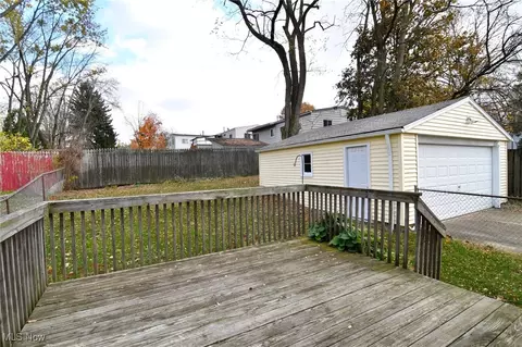 Exterior - 1541 Hyde Park Ave, Akron, OH 44310 photo 6 of 9