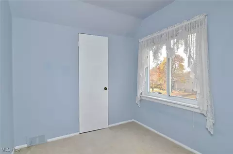 Bedroom - 1541 Hyde Park Ave, Akron, OH 44310 photo 9 of 10